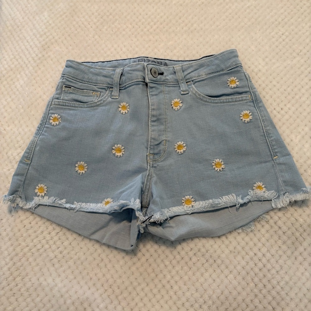 Arizona Jean Company Light Blue Daisy Embroidered Shorts